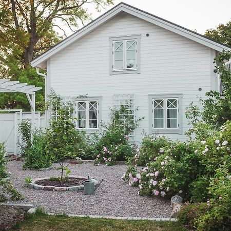 Vallby Cottage Enkoping Exterior photo